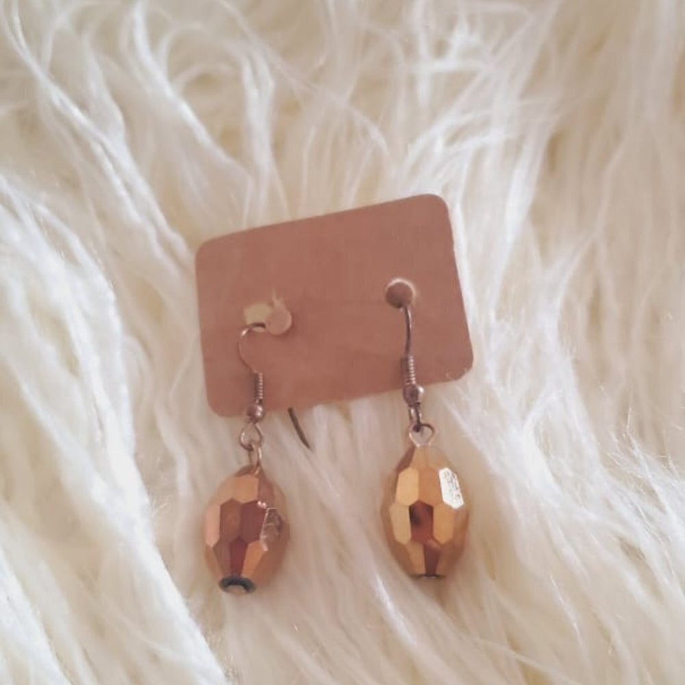 4/20 Shiny Gold Coated Crystal Teardrop Earrings. 🌴